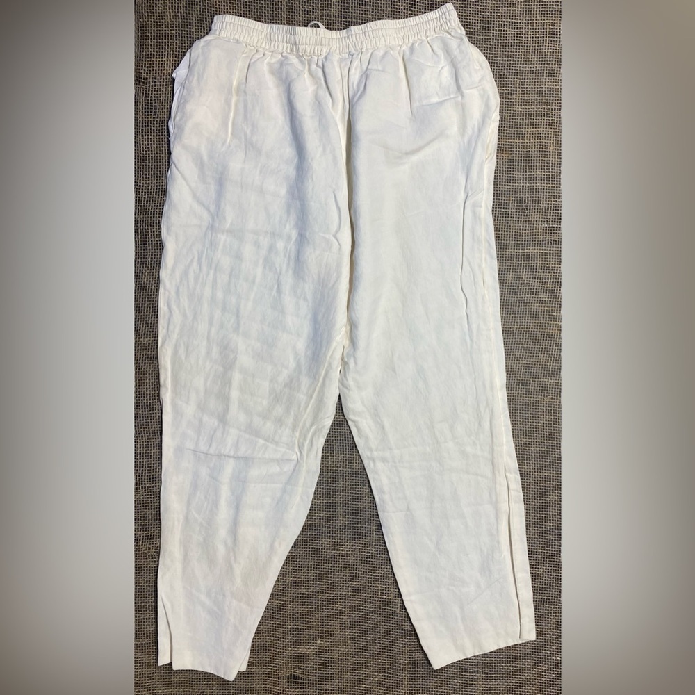 Saks Fifth Avenue Folio Collection White Pants
Size L 55% Linen/45% Silk - Picture 4 of 4